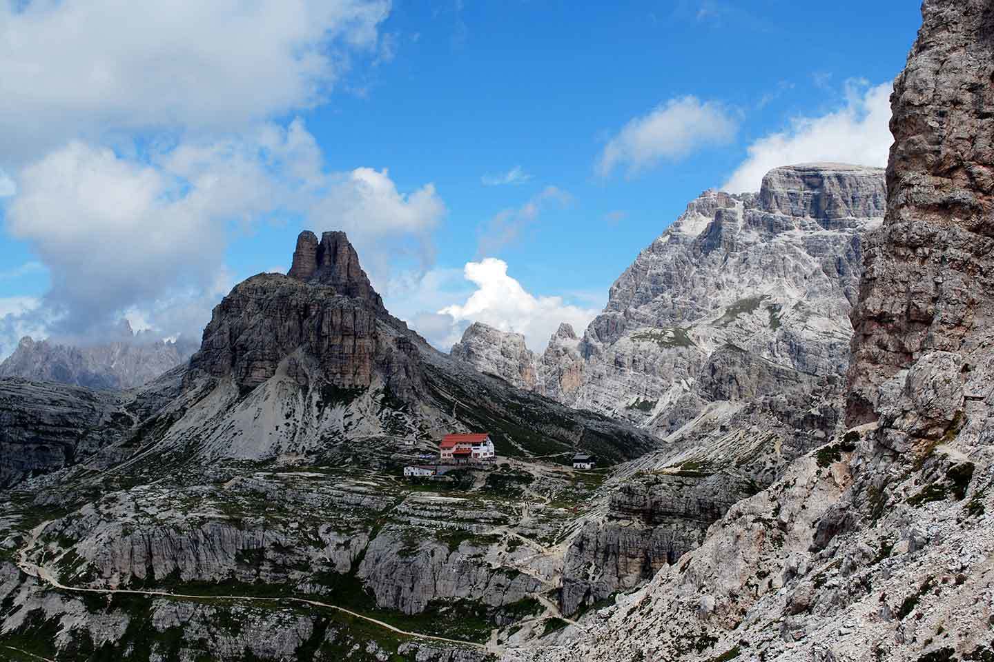 Alta Via delle Dolomiti n. 4 - Rifugio Locatelli - Tre Cime di Lavaredo Alta Via delle Dolomiti n. 4 - Rifugio Locatelli - Tre Cime di Lavaredo