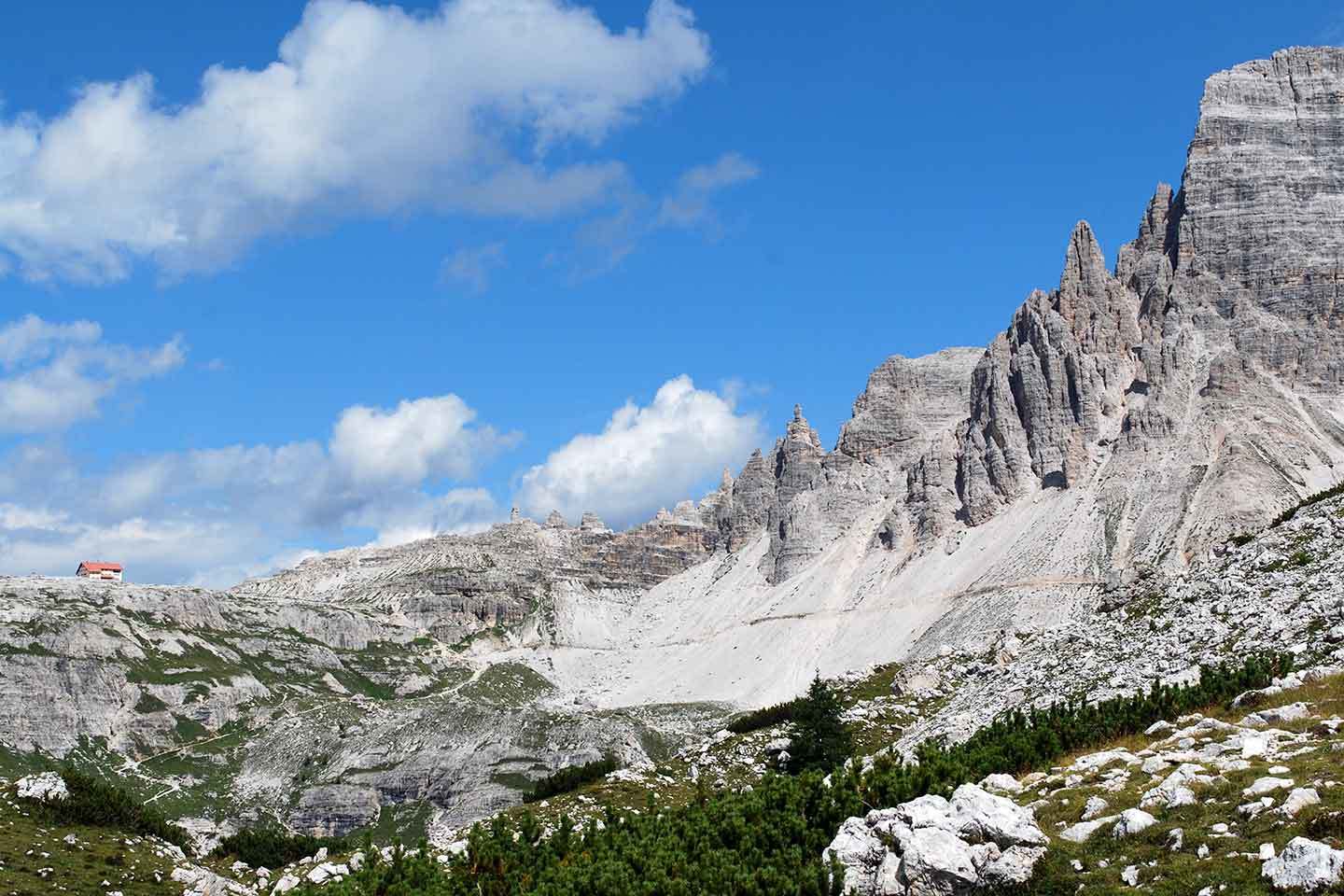 Alta Via delle Dolomiti n. 4 - Rifugio Locatelli - Tre Cime di Lavaredo Alta Via delle Dolomiti n. 4 - Rifugio Locatelli - Tre Cime di Lavaredo