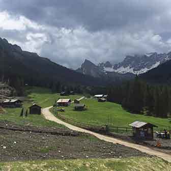 Trekking in Val San Nicolò alla Baita le Cascate