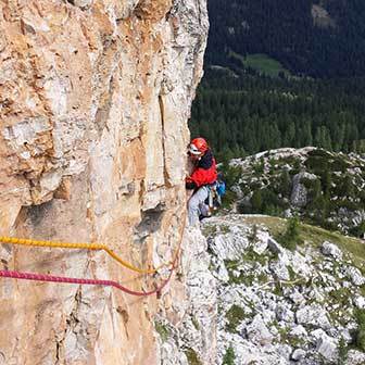 Arrampicata della Via Diretta Dimai sulla Torre Grande in Cinque Torri