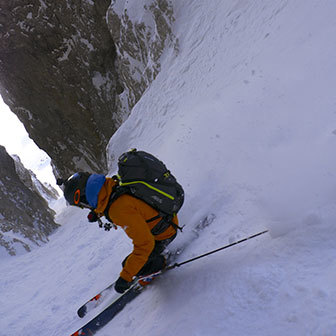 Off-piste Skiing at Holzer Couloir in the Sella Group