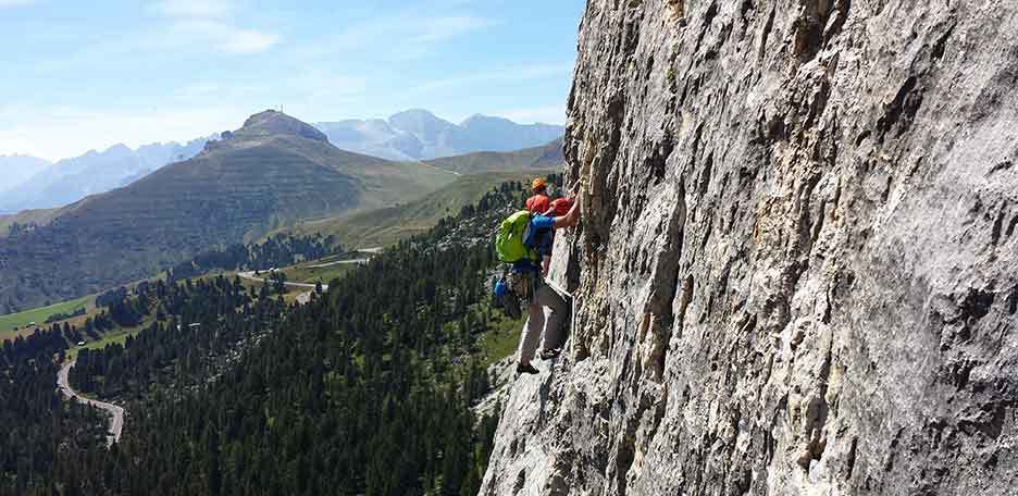 Via Micheluzzi, Arrampicata al Piz Ciavazes nel Sella