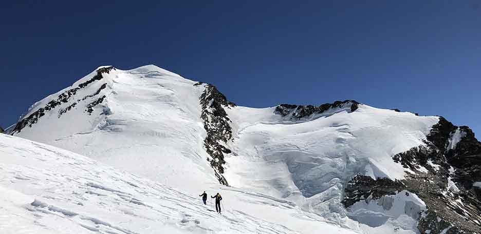 Ski Touring to Mount Pollux through the Verra Glacier