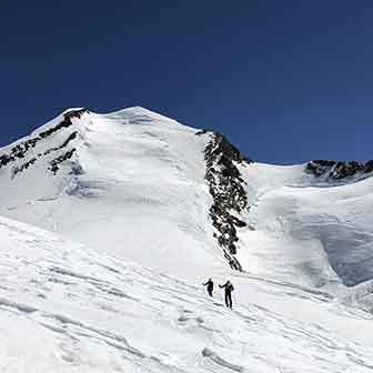 Ski Touring to Mount Pollux through the Verra Glacier