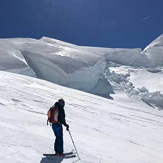 Ski Touring to Mount Breithorn through the Verra Glacier