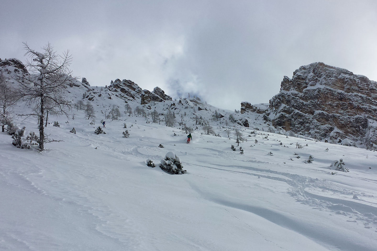 Off-piste Skiing Sci 18 on Faloria Mountain