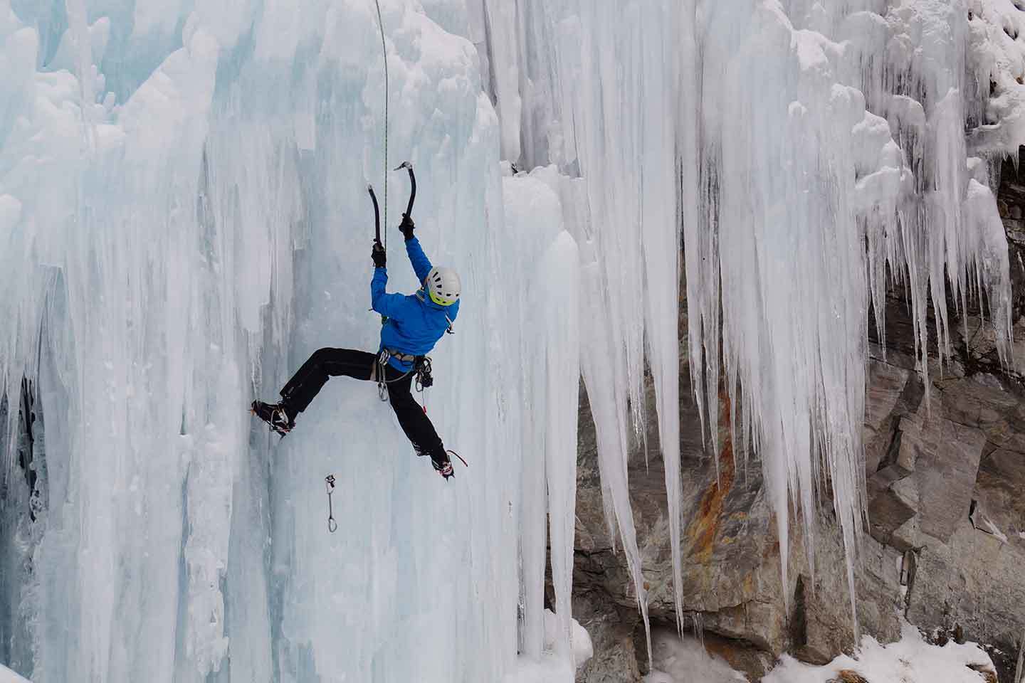 Arrampicata su Ghiaccio a Champoluc con Guida Alpina