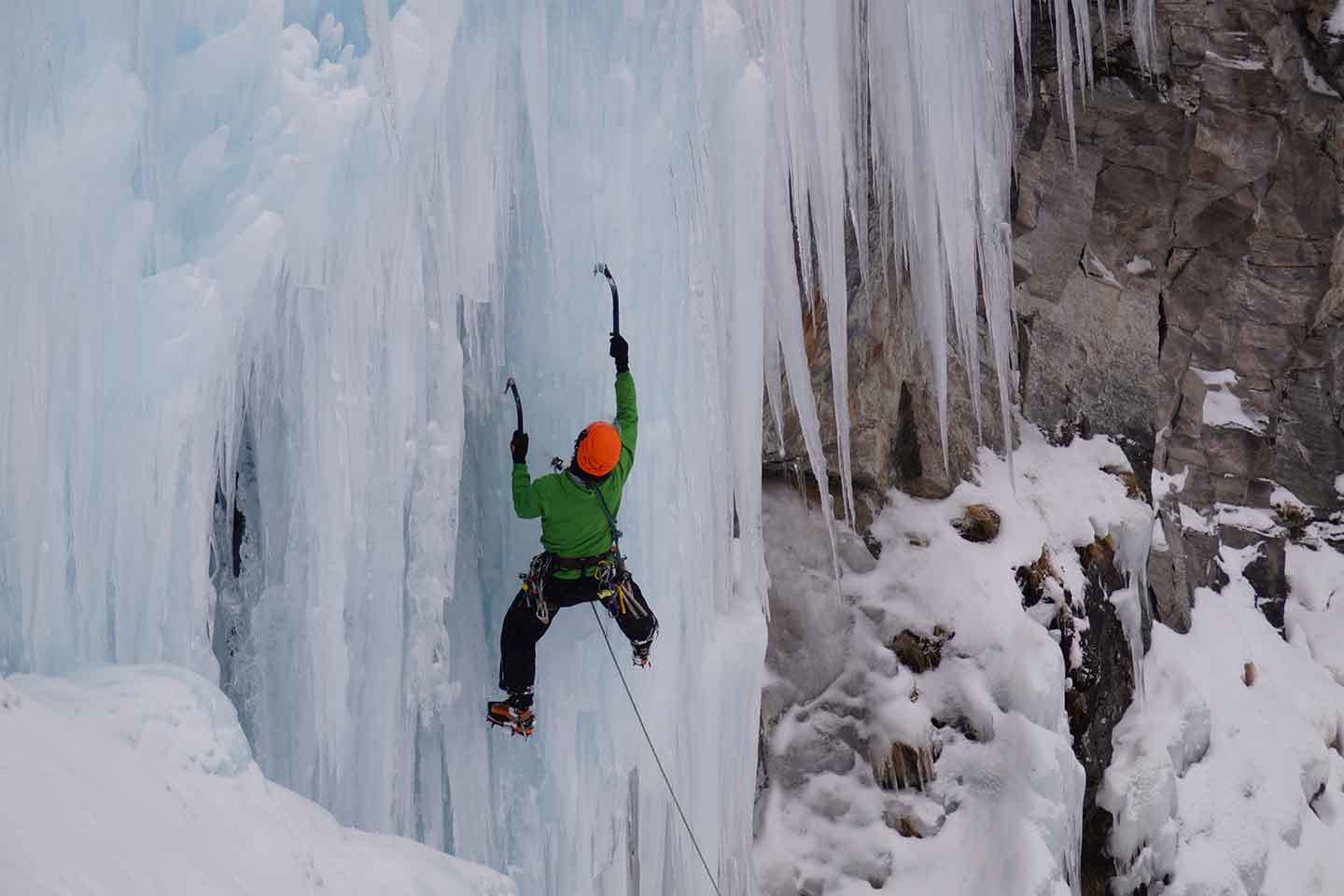 Arrampicata su Ghiaccio a Champoluc con Guida Alpina