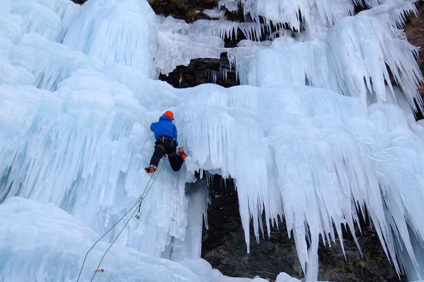 Ice Climbing in Arabba, Courses & Multi-pitch Routes