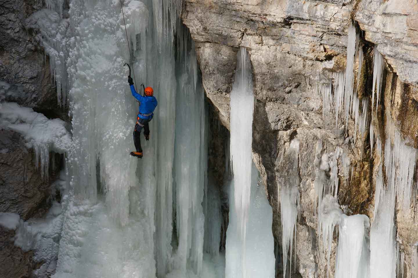 Ice Climbing in Alpe di Siusi, Courses & Multi-pitch Routes