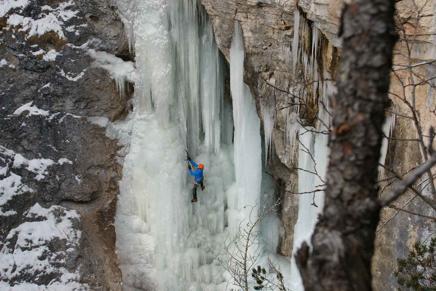 Arrampicata su Ghiaccio in Val di Sole, Cascate di Ghiaccio con Guida Alpina