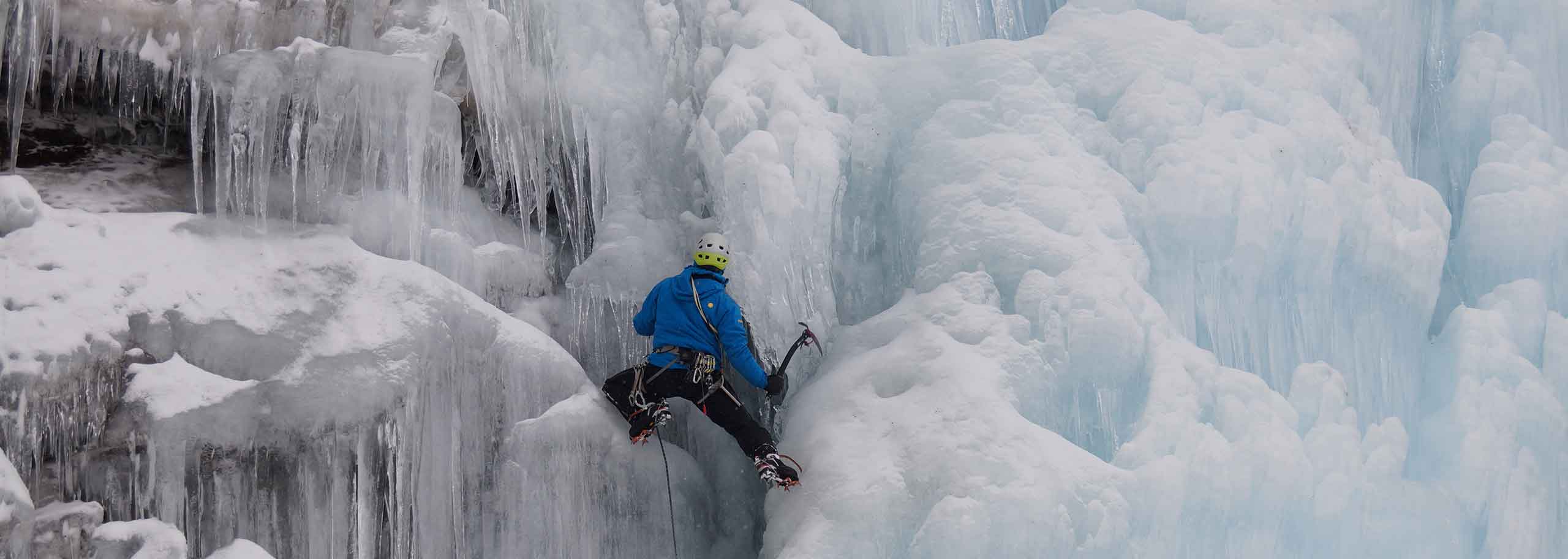 Ice Climbing in Val Gardena, Courses & Multi-pitch Routes