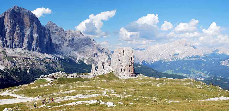 Cinque Torri Loop Tour in the Nuvolau Group