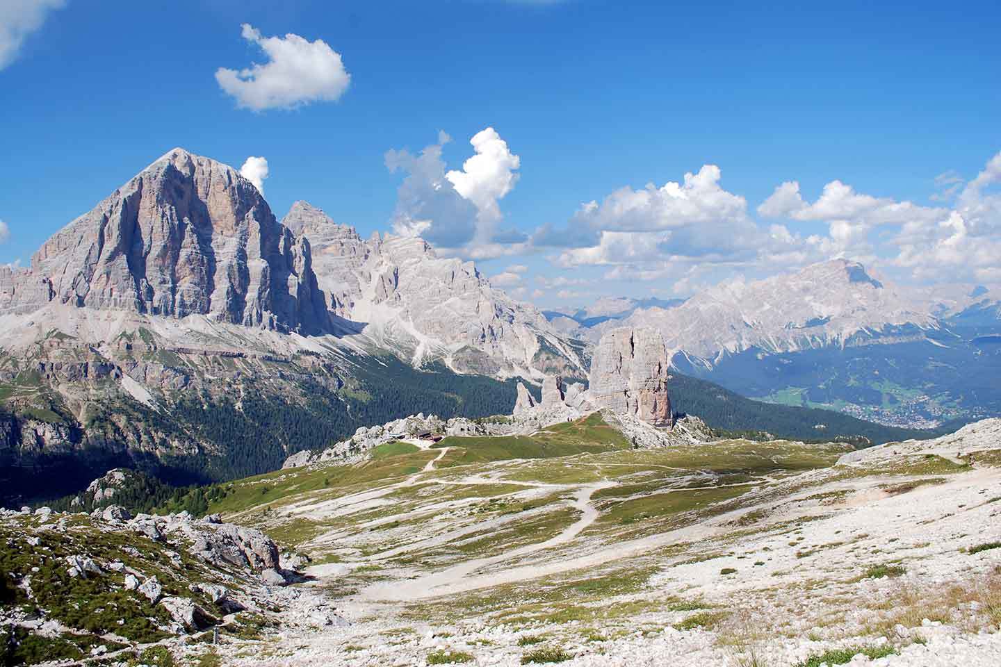 Cinque Torri Loop Tour in the Nuvolau Group