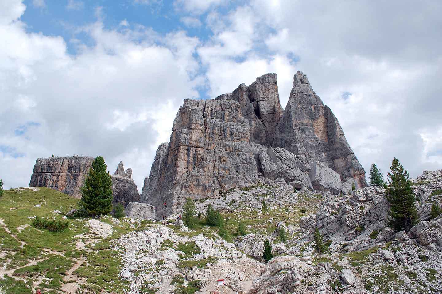 Cinque Torri Loop Tour in the Nuvolau Group