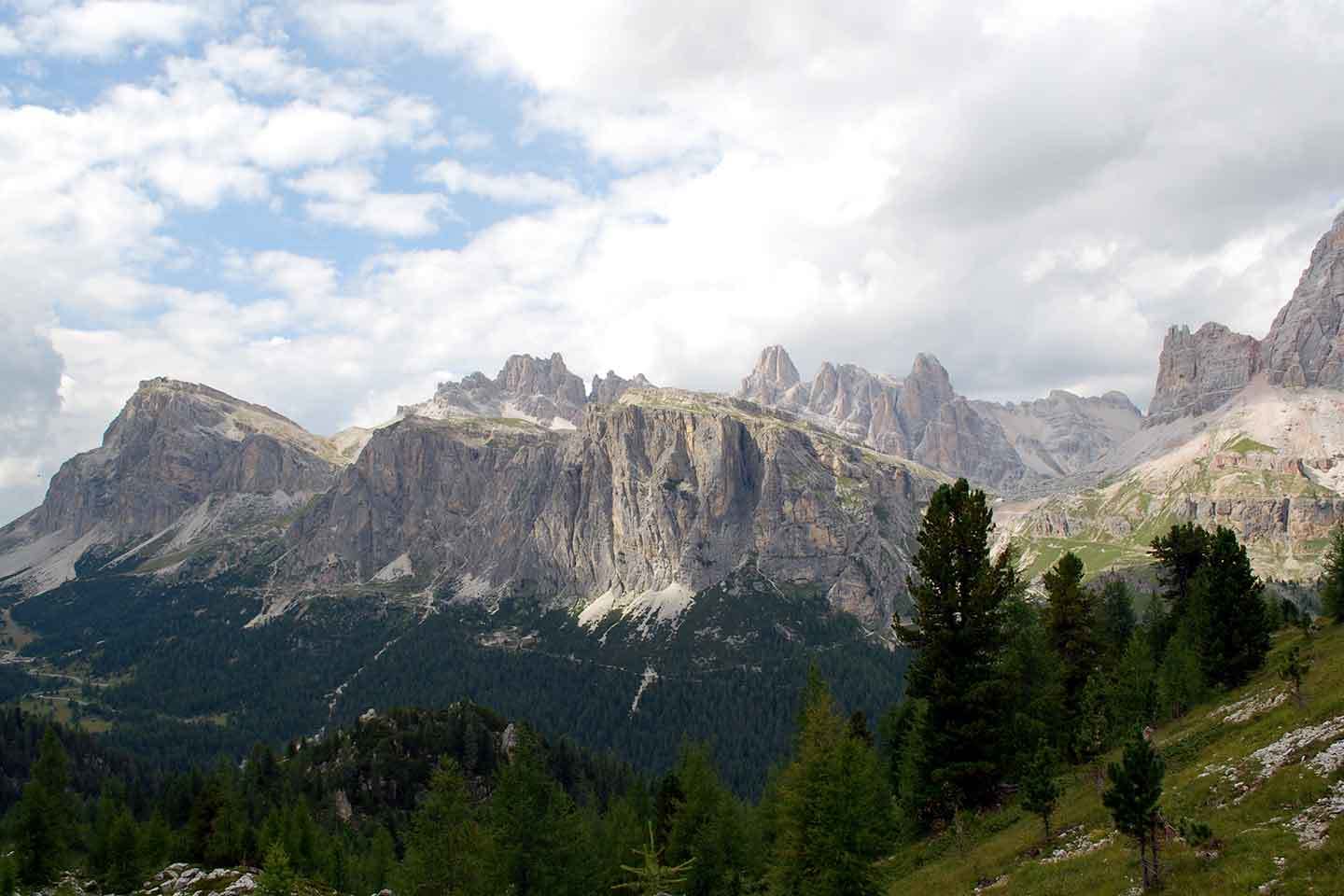 Cinque Torri Loop Tour in the Nuvolau Group