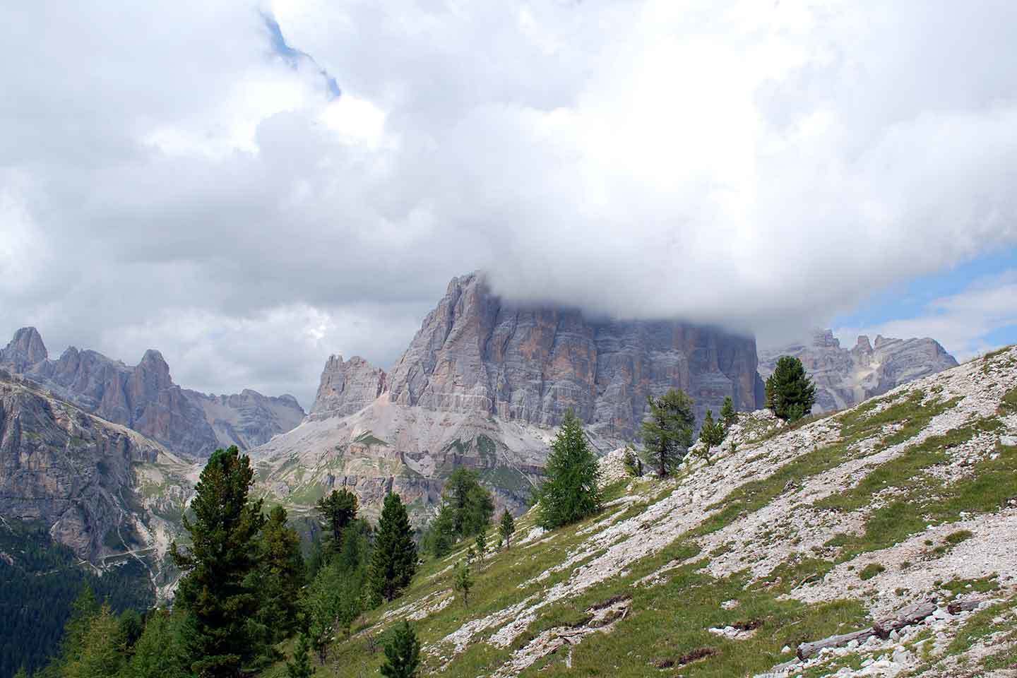 Cinque Torri Loop Tour in the Nuvolau Group