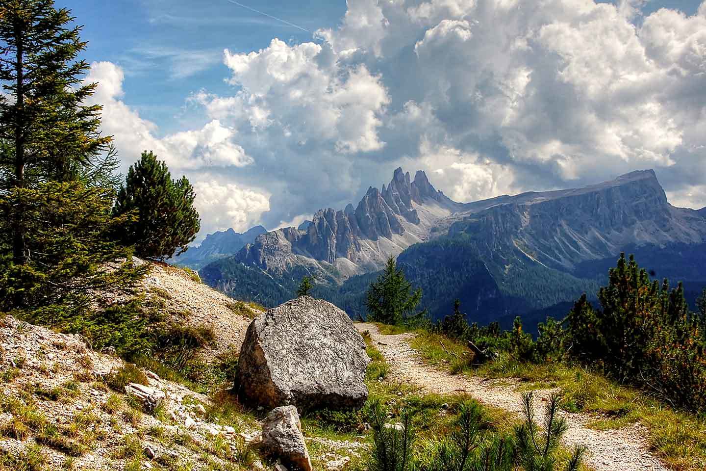 Alta Via delle Dolomiti n. 1 - Lastoi de Formin e Croda dal Lago