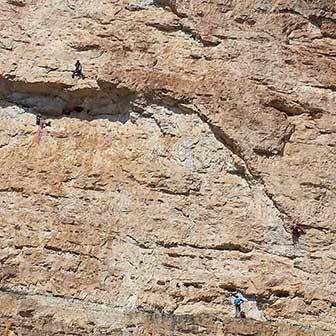 Arrampicata della Via Costantini Apollonio al Pilastro della Tofana di Rozes