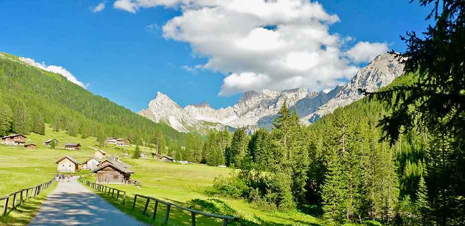 Trekking in Val San Nicolò alla Baita le Cascate