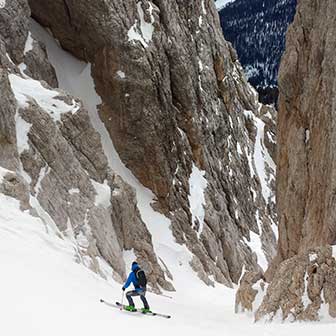 Off-piste Skiing Canalino del Tridente to Tofane