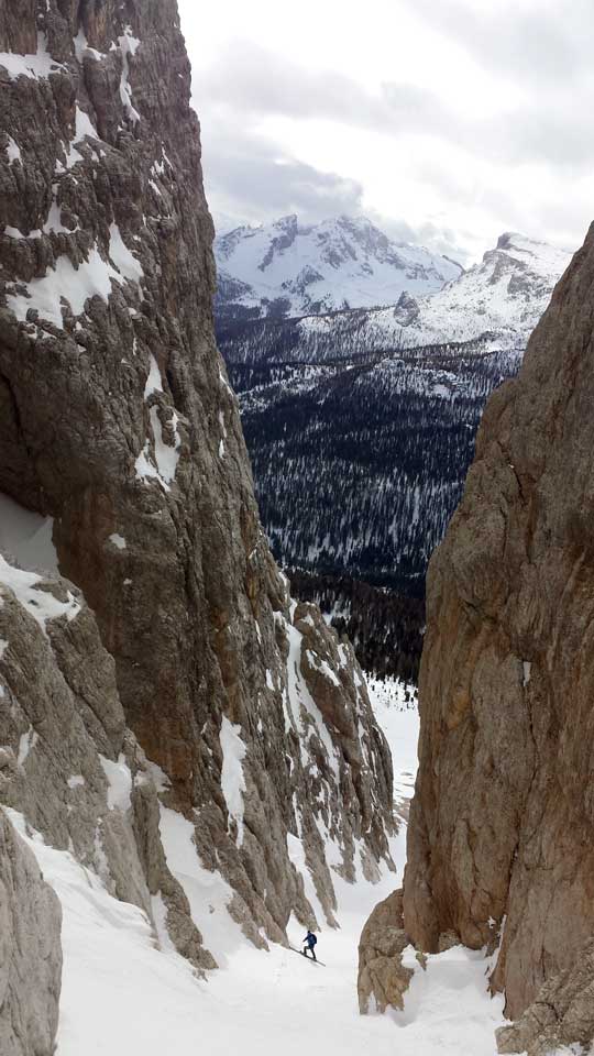 Off-piste Skiing Canalino del Tridente to Tofane