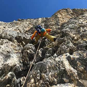 Arrampicata della Via Costantini Ghedina al Pilastro della Tofana di Rozes