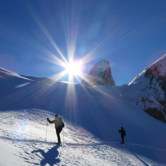 Snowshoeing to Lastoi de Formin