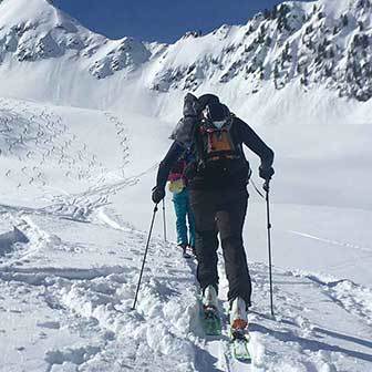 Ski Mountaineering to Giogo Trattenjoch in Valle Aurina & Tures