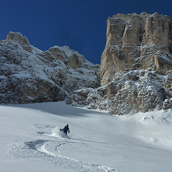 Off-piste Skiing in Val di Mezdì in the Sella Group