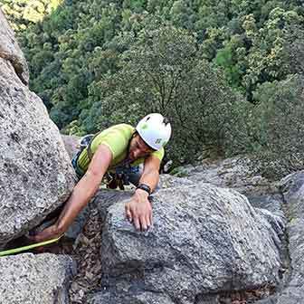 Arrampicata del Diedro delle Nebbie a Rocca Pendice