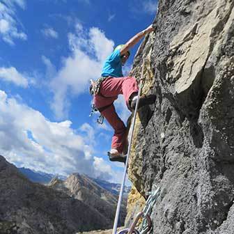 Arrampicata della Via Odio la Guerra al Lagazuoi