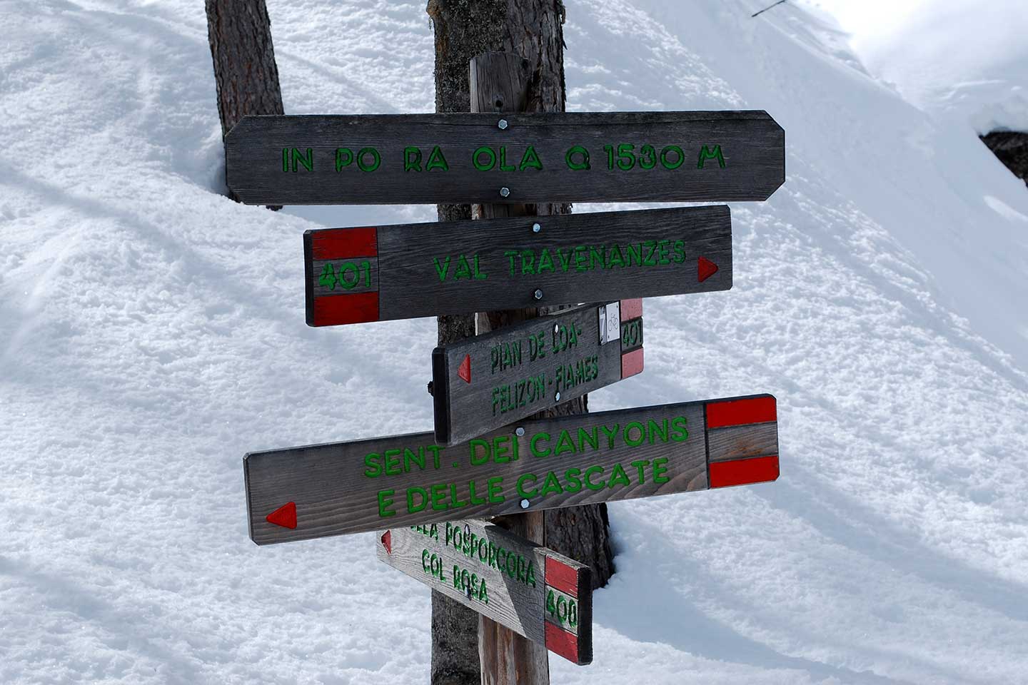 Off-piste Skiing Vallon de Raola to Tofane Group