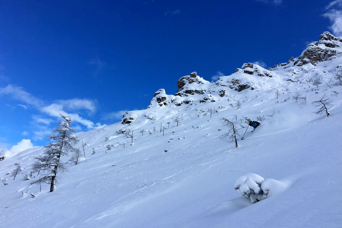 Off-piste Skiing Sci 18 on Faloria Mountain