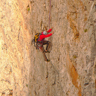 Arrampicata della Via Spigolo Giallo alla Cima Piccola di Lavaredo