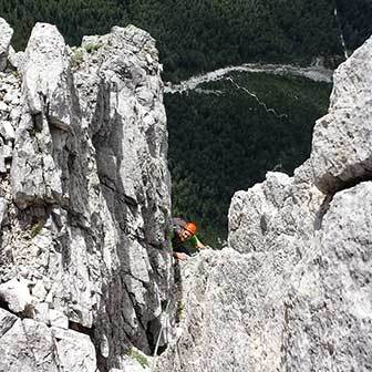 Arrampicata della Via Spigolo Jori a Punta Fiames