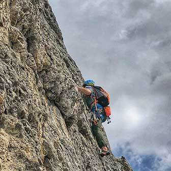 Via Spigolo Piaz, Arrampicata al Sass Pordoi