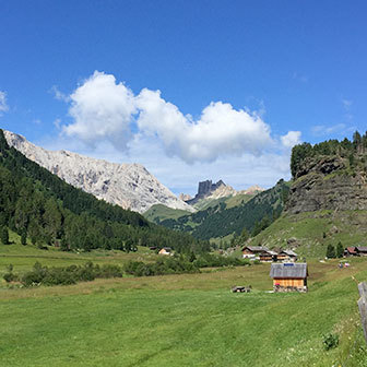 Hiking in Val Duron to Rifugio Alpe di Tires