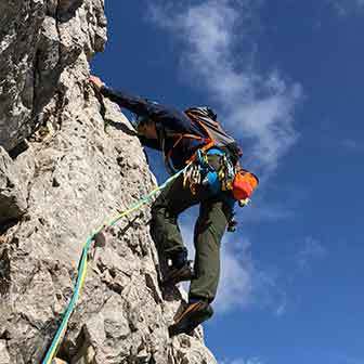 Arrampicata sulla Via Vinatzer Castiglioni in Marmolada